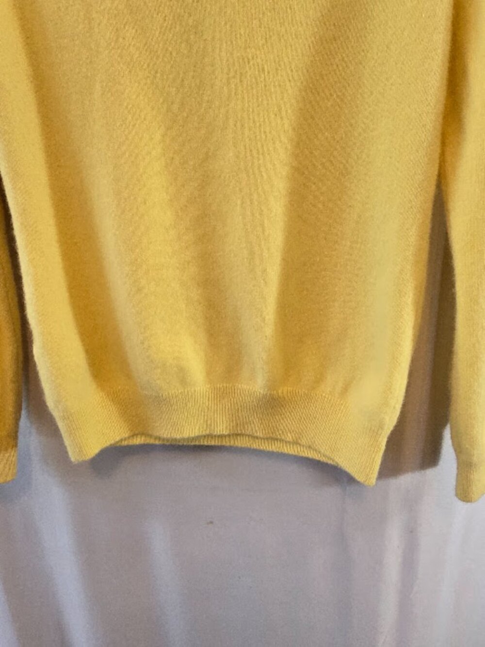 PURE CASHMERE TALBOTS SWEATER YELLOW PETITE MEDIUM VNECK PULLOVER SOFT LUXURY - Picture 5 of 7